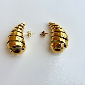 Bottega hollow gold earrings